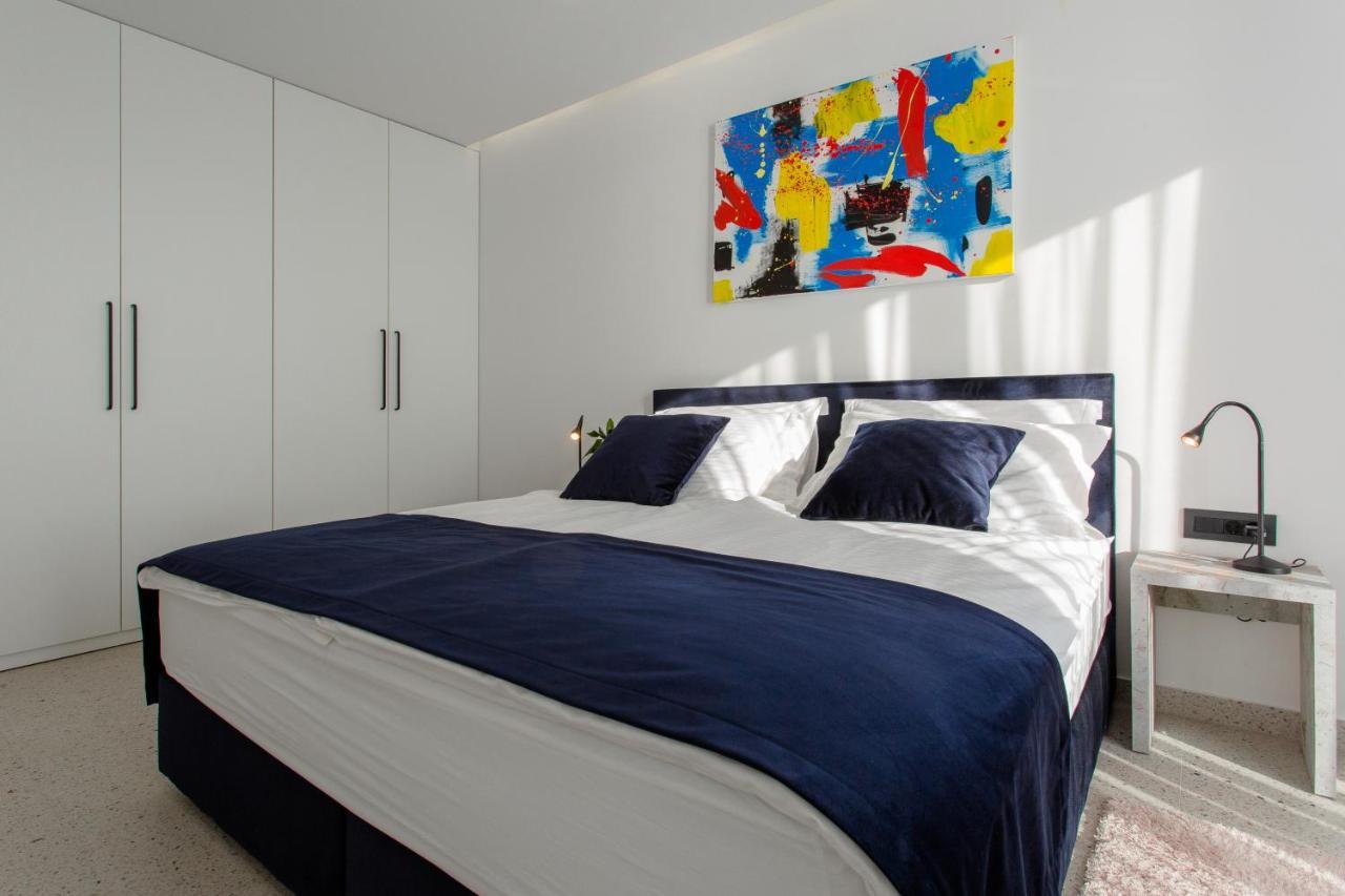 Villa Dispet With Heated Pool, Jacuzzi, Sauna And Cinema Celina Bagian luar foto